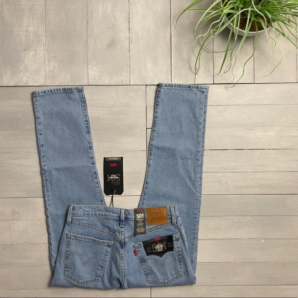 Levi’s Premium 501 Crop in Tango Surge - Picture 3 of 16